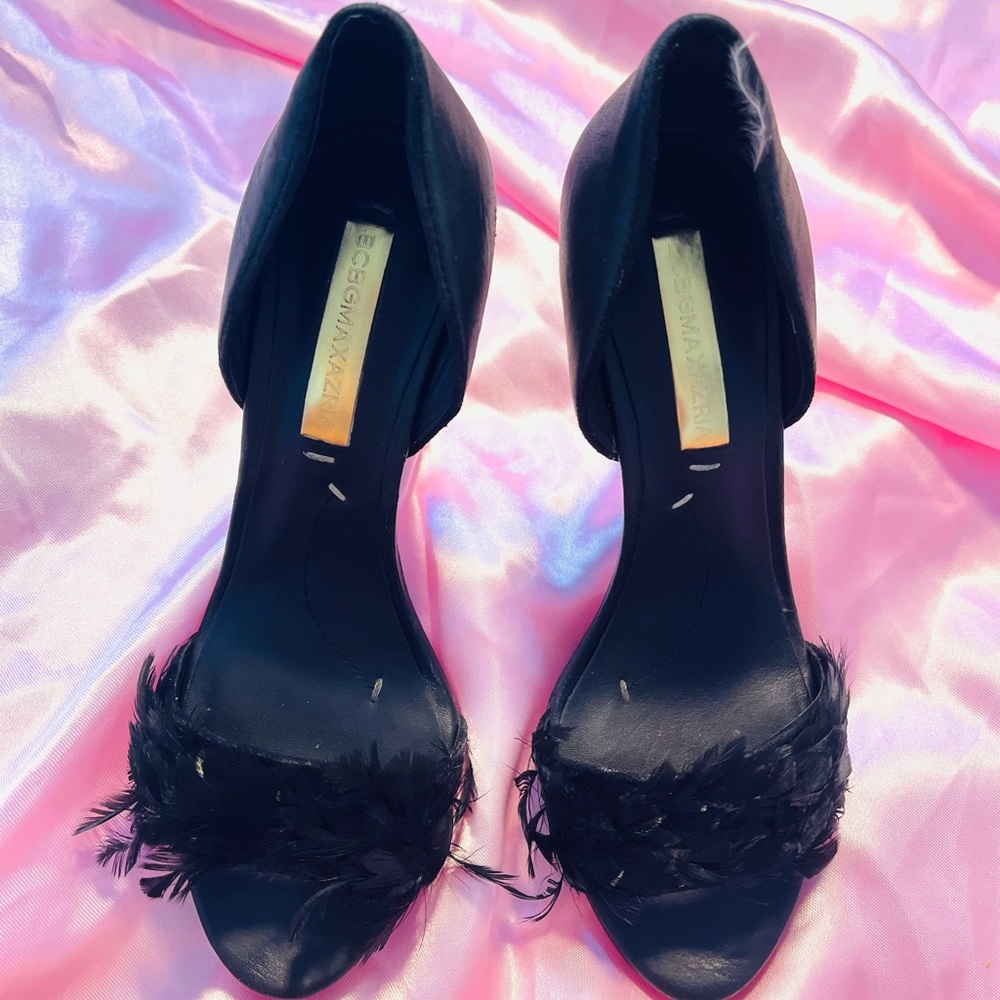 BCBGMAXAZRIA 5.5 DIVINIA BLACK FEATHER HEELS